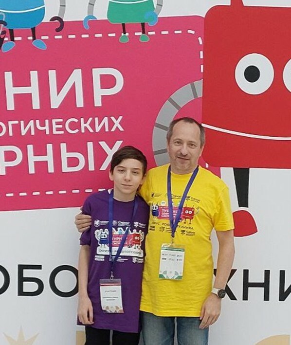 Причиненко Артем Михайлович -педагог по курсу «Робототехника» детского развивающего центра «Территория интеллекта».